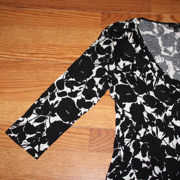 Talbots Black & White Floral Print Top - Size M - Picture 4 of 8